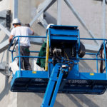 Piattaforme aeree e manutenzione delle facciate: sicurezza e prevenzione in città