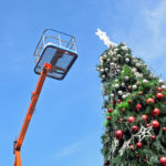 Illuminare il Natale in sicurezza: le piattaforme aeree di Poti Noleggi